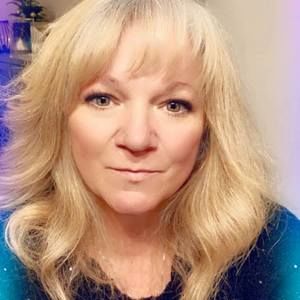 Meet your Posher, Dee